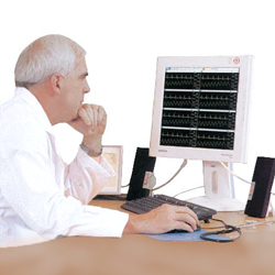 CENTRALE DI MONITORAGGIO PAZIENTE FINO A 31 MONITOR (monitor per pc+ HUB + set base cavi)