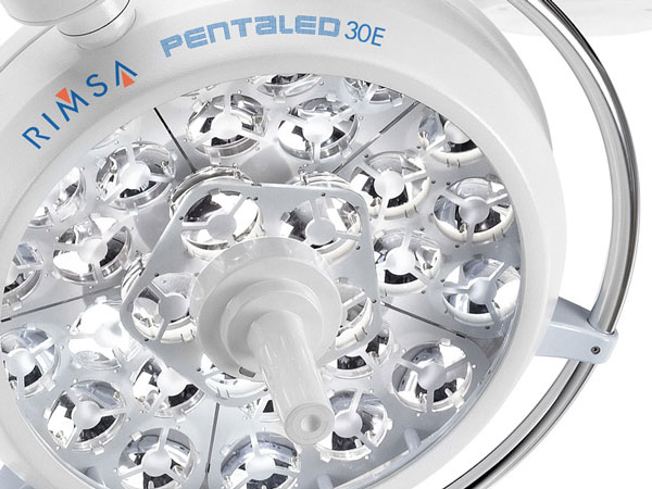 LAMPADA SCIALITICA A LED PENTALED 30E - 130.000 lux - 5000°K - potenza 299W - su carrello con batteria